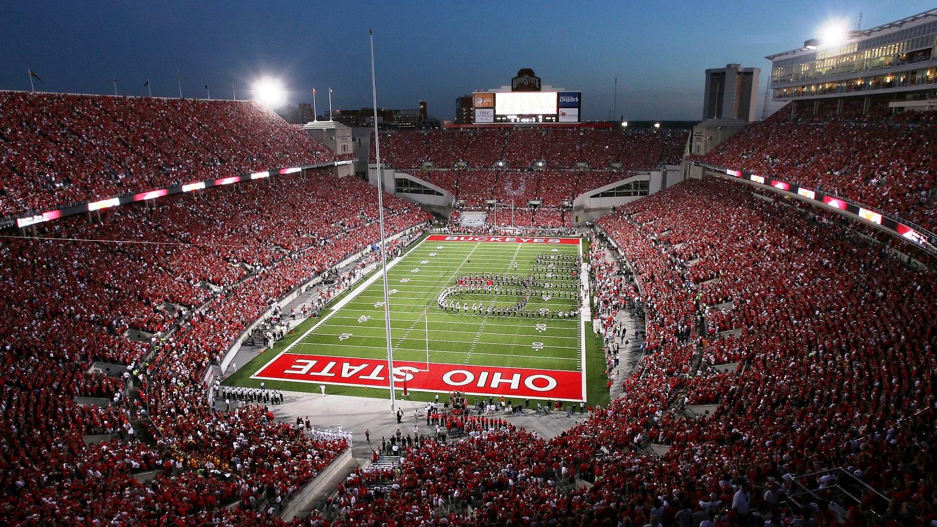 球王降临美利坚！梅西加盟迈阿密国际引爆全球，贝克汉姆手机被百万条信息淹没